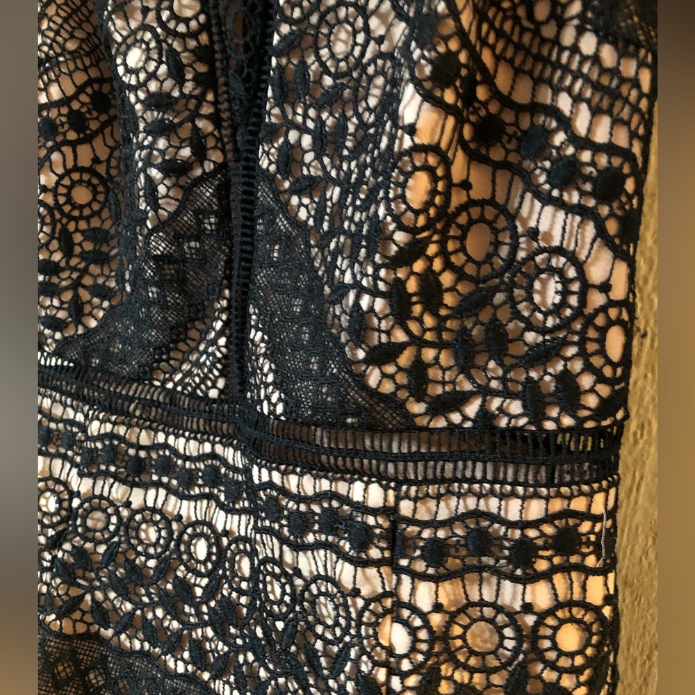 Aqua XS Nude Lace Dress - Picture 7 of 8